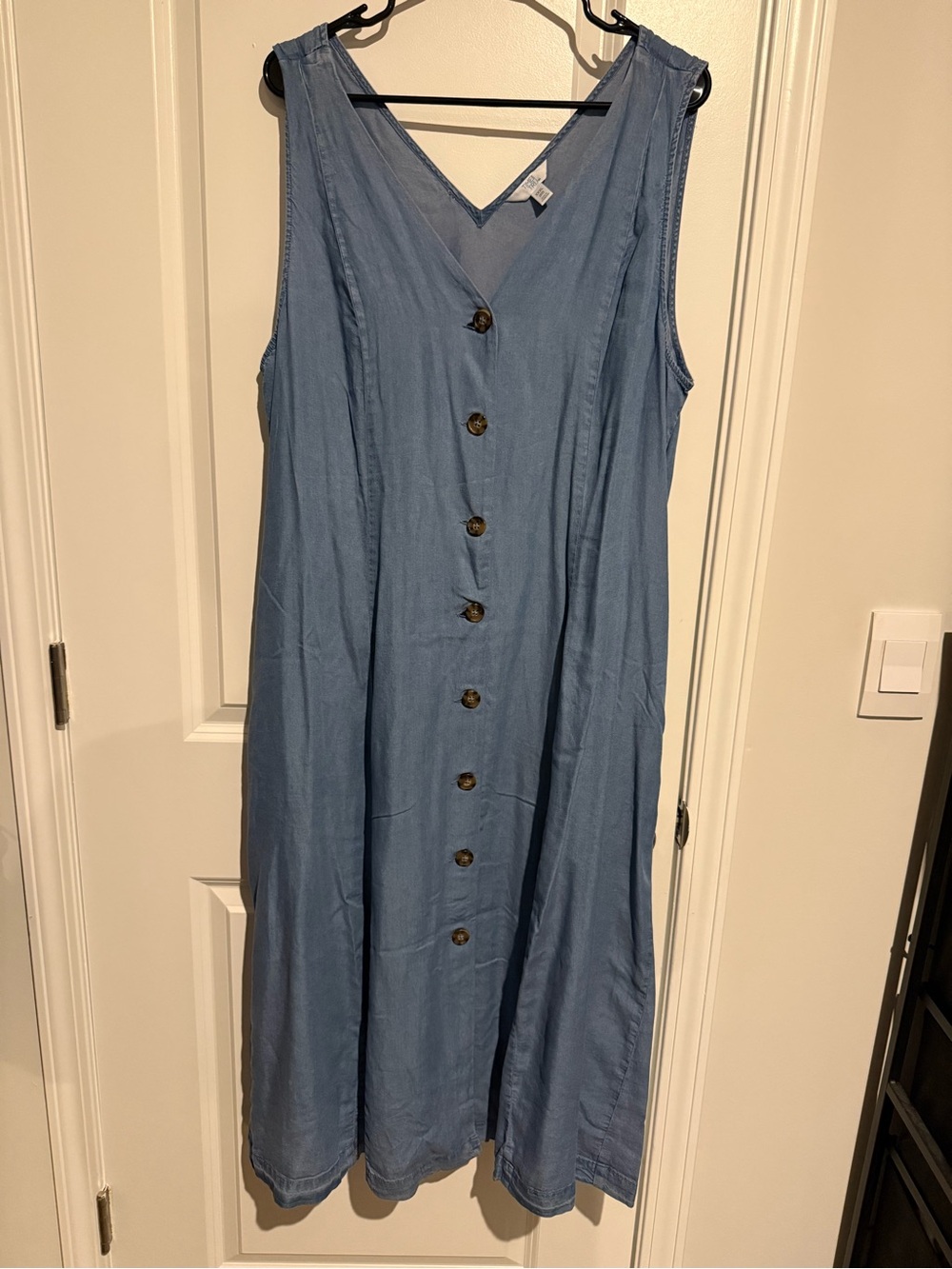 Time and Tru Light Blue Denim Button-Front Sleeveless Midi Dress